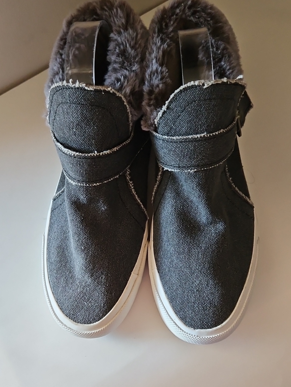 NWOT YOKI GRAY CANVAS FUR COLLAR SNEAKER BOOTIES SZ 7